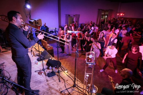 Limoges'Hop festival 2022

Partage libre avec le crédit et la citation (@lightexmachina) de l'auteur pour tout usage non promotionnel et non commercial.

© Alexandre - LIGHT EX MACHINA 2022, tous droits réservés.